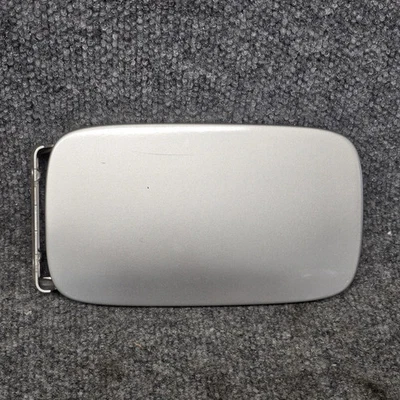 98-04 Mercedes-Benz SLK230 Gas Combustible Tapa Puerta Cubierta OEM PLATEADO Foto 1 de 4