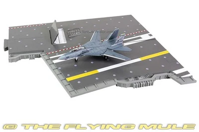 Forces of Valor 1:200 F-14A Tomcat USN VF-32 Swordsmen AC102 w/Carrier Deck - Image 1 of 4