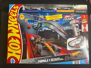 HOT WHEELS RACING FORMULA 1 SPRINT RACE CIRCUIT TRACK SET INCLUDES 3 F1 VEHICLES - Picture 1 of 3