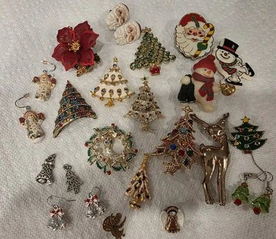 Christmas Holiday Vintage Costume Jewelry Brooch Tree Pin Craft Lot - Image 1 of 4