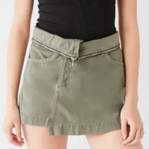Urban Outfitters BDG asymmetrischer Fold Over Cargo Minirock grün Größe M - Bild 1 von 7
