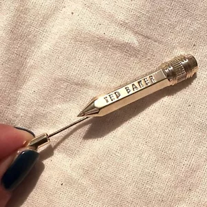 TED BAKER Lapel Pin Tie Pencil Brooch Men-Women Accessory Gold Tone Jewelry 2.75 - Picture 1 of 5