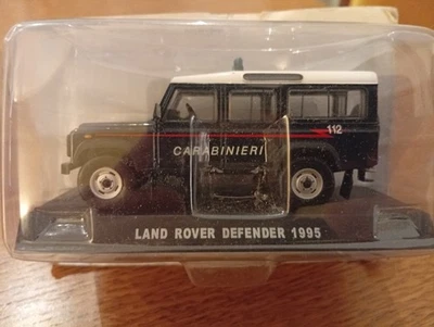 Land Rover Defender. 1995. Carabinieri. Modellino. - Immagine 1 di 4