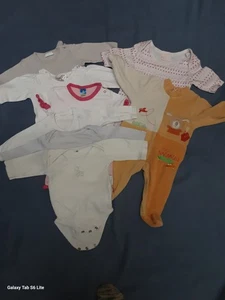 8-teiliges Paket Babykleidung  für Mädchen Gr. 50/56 plus Socken und Mützen - Bild 1 von 5