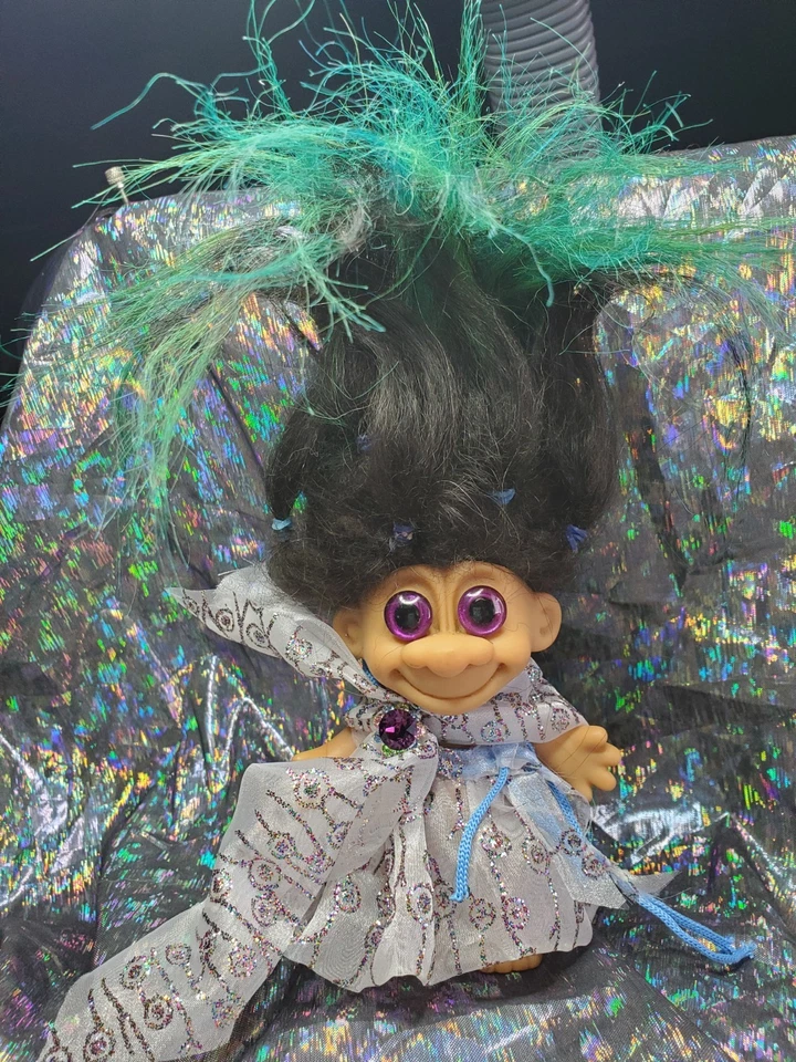 ÚNICO Vintage Russ 4" Troll Hermosos Ojos de Vidrio Púrpura Grandes Cristales de Swarovski Foto 1 de 4