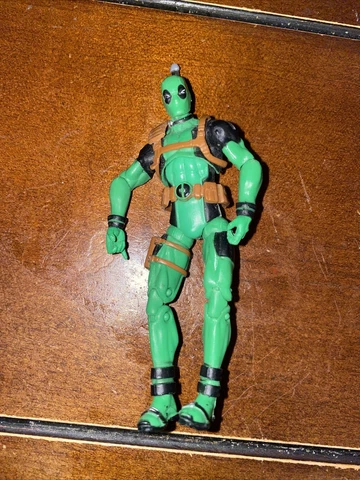 Marvel 3.75 Action Figure Deadpool Green Cover