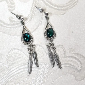 Pierced Southwestern earrings green stone silver tone dangle feathers 1 3/4" - Picture 1 of 6