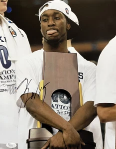 Kemba Walker Signed UConn Huskies (2011 Trophy) 11X14 Photo JSA - Picture 1 of 2