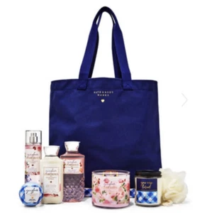 BATH & BODY WORKS GINGHAM GORGEOUS 2023 MOTHERS DAY GIFT SET TOTE BAG MSRP $132 - Picture 1 of 2