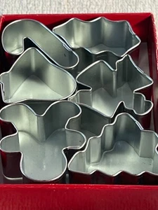 Wilton Christmas set of 6 miniature cookie cutters EX8584 - Picture 1 of 2