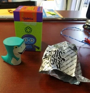 Iguanodon Dinosaurier Tierreich Park Starz Serie 4 Vinylmation  - Bild 1 von 6