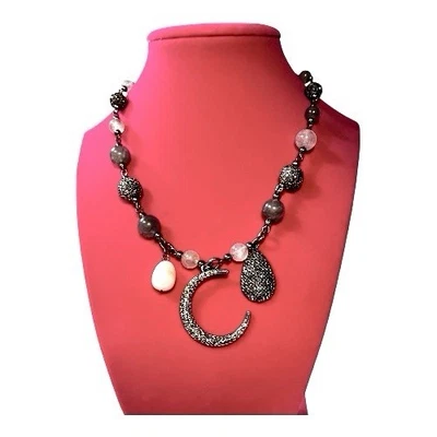 Collar Celestial Chico's Negro Gris Piedras Negro Media Luna Perla Lágrima Foto 1 de 4