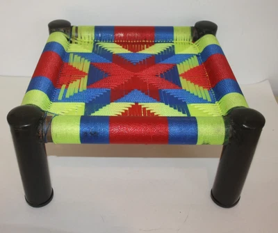 Taburete Peerah tejido multicolor reposapiés 14X7 patas de metal negro Foto 1 de 4