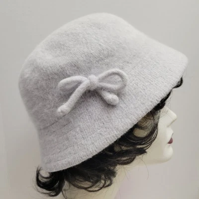 Pelo de conejo de angora de montaje gratuito ~ Mezcla de lana gris plateado Cloche sombrero moño Foto 1 de 4