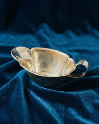 罕见复古斯堪的纳维亚 830S 银锤奶油/酱船 — 第 1/4 张图片