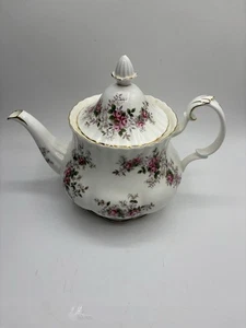 Vintage Royal Albert Lavender Rose Bone China Teapot with Lid Made in England - Picture 1 of 10