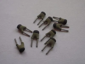 Ceramic capacitor    3.3pf 100V 2.5mm pitch    10 pieces per order      Z808 - Picture 1 of 1