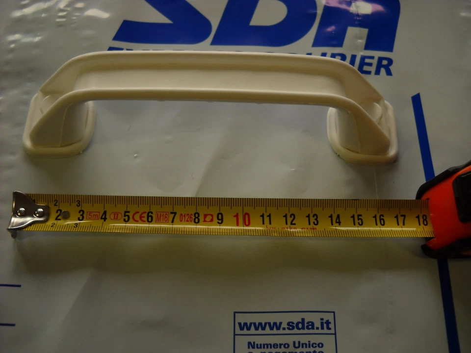 30055.10  MANIGLIA APPIGLIO UNIVERSALE IN COLORE  BIANCO  CARAVAN / CAMPER & CAR - Immagine 1 di 1