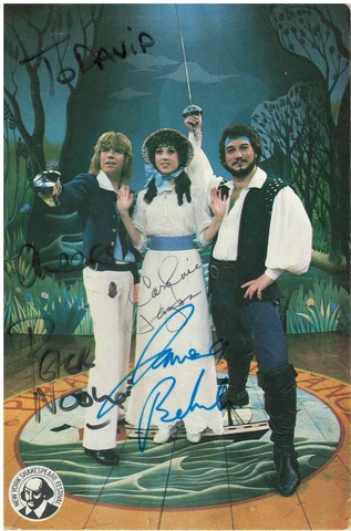 "Pirates of Penzance" Postcard Signed by Peter Noone, Belushi & Peyton w/ COA Cover