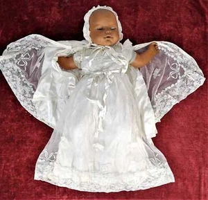 ROBE DE BAPTEME. SOIE. DENTELLE. BRODERIE SUR TUL. ESPAGNE. XIXÈME SIÈCLE - Zdjęcie 1 z 4