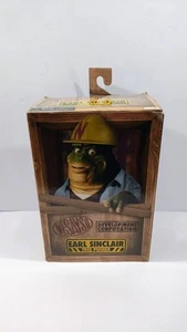 Figura de acción NECA Dinosaurs Ultimate Earl Sinclair Tree Pusher WESAYSO 7" nueva - Imagen 1 de 6