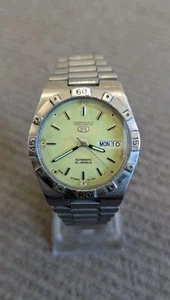Vintage Seiko 5 Automatic Men's Watch 21 Jewels with Glow In Dark dial rare - Picture 1 of 8