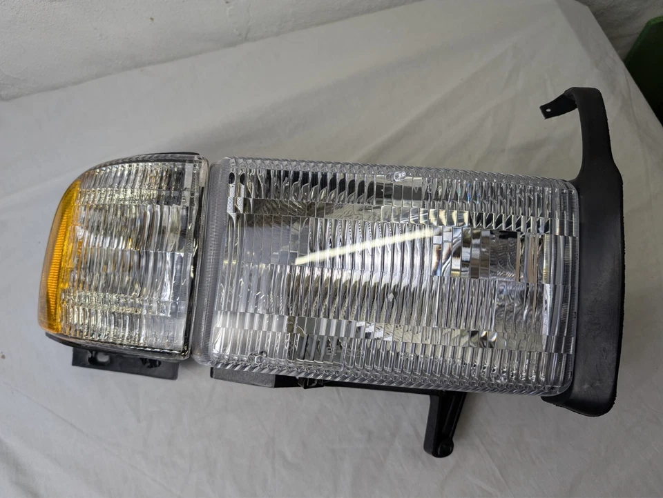 Eagle Eyes Dodge Ram 94 - 2002 Pasajero Lateral Cabeza y Lámpara de Esquina - Impermeable Foto 1 de 3