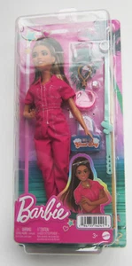 Muñeca Barbie en Mono Rosa de Moda con Accesorios de Cuentacuentos NUEVO Mattel NRFB - Imagen 1 de 3