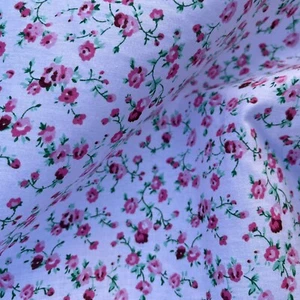 Tela de polialgodón floral blanca y rosa Ditsy costura artesanía costura costura - Imagen 1 de 1