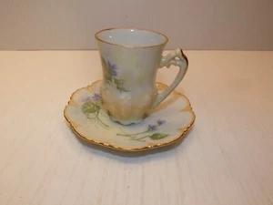 Elegante handbemalte Schokoladentasse/Untertasse, violett - Bild 1 von 4