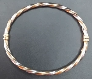 Ladies 375 9 Carat Yellow & White Gold Twist Oval Hinged Bangle Made in Italy - Picture 1 of 10