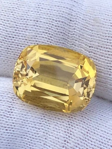 10.50 Carats Fabulous & Untreated Step cushion cut Vivid Yellow Scapolite - Picture 1 of 8