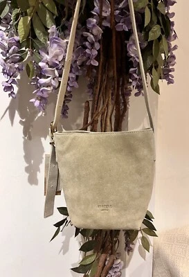 Margot NY Kaye 迷你桶麂皮绒皮革中性绿色斜挎包可调节全新带标签 — 第 1/4 张图片