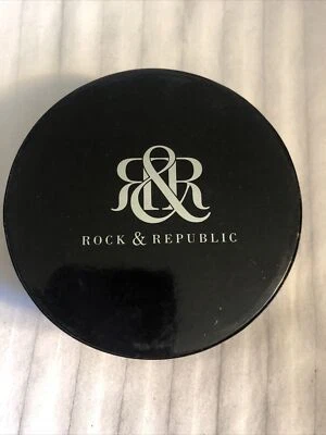 Прессованная пудра шениль Rock & Republic Exhibition 0,32 унции - Изображение 1 из 3