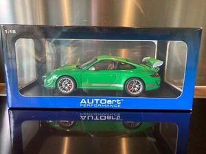 PORSCHE 911 997 GT3 RS 4.0 GREEN SCALE 1/18 AUTOART - Foto 1 di 16