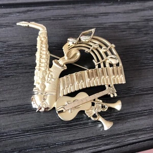 Broche prendedor conjunto de instrumentos musicales AJC de colección tono dorado brillante firmado - Imagen 1 de 5