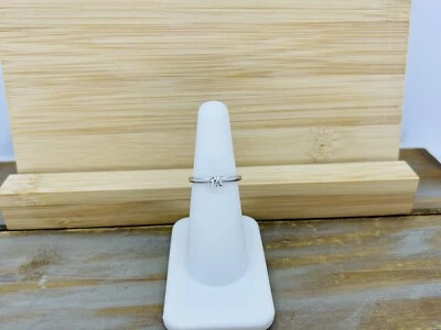 10kt Solid White Gold .09ct Round Natural Diamond Solitaire Illusion Ring Sz 7.5 - Image 1 of 4