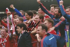 MIDDLESBROUGH: GEORGE FRIEND SIGNED 6x4 TROPHY CELEBRATION PHOTO+COA - Picture 1 of 1