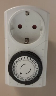 Zeitschaltuhr klein, Analog 24 Stunden weiß mit manueller Einstellung - Bild 1 von 3