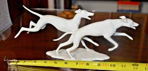 VINTAGE KAISER PORZELLAN GERMANY LAUFENDE HUNDE FIGUR WINDHUNDE WHIPPETS BACHMANN - Bild 1 von 7