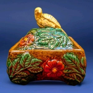 Antike Majolika Schatulle mit Rosen und gelbem Vogel - Bild 1 von 24