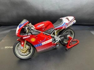 Ducati Motorcycle Figure 1/18 with Glass Case Used - Picture 1 of 5