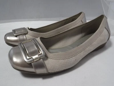 Anne Klein Mujer Beige Brillo Tela Única Hebilla Superior Frontal Ballet Pisos 8 Foto 1 de 4