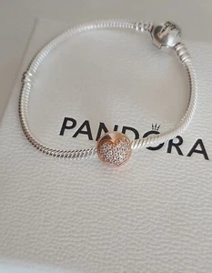 Clip con cuore e pavé Pandora 781053CZ - Foto 1 di 7