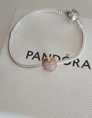 Clip con cuore e pavé Pandora 781053CZ - Immagine 1 di 4