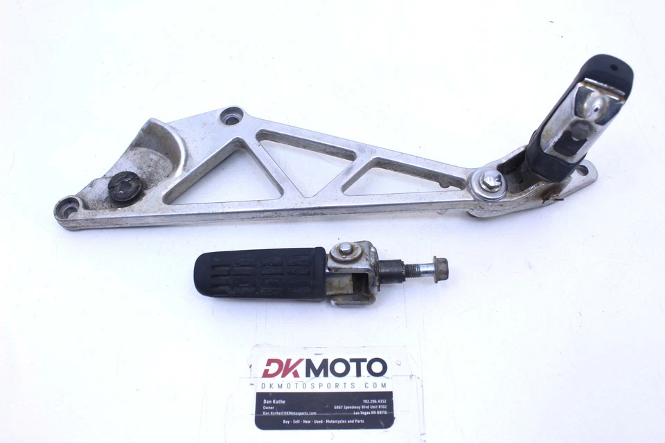 Honda Interceptor 750 1984 OEM reposapiés izquierdo juego de clavijas con soporte R1.Bx10 Foto 1 de 4