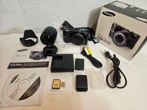 Samsung NX200 20.3MP Interchangeable Lens Mirrorless Digital Camera - Foto 1 di 18