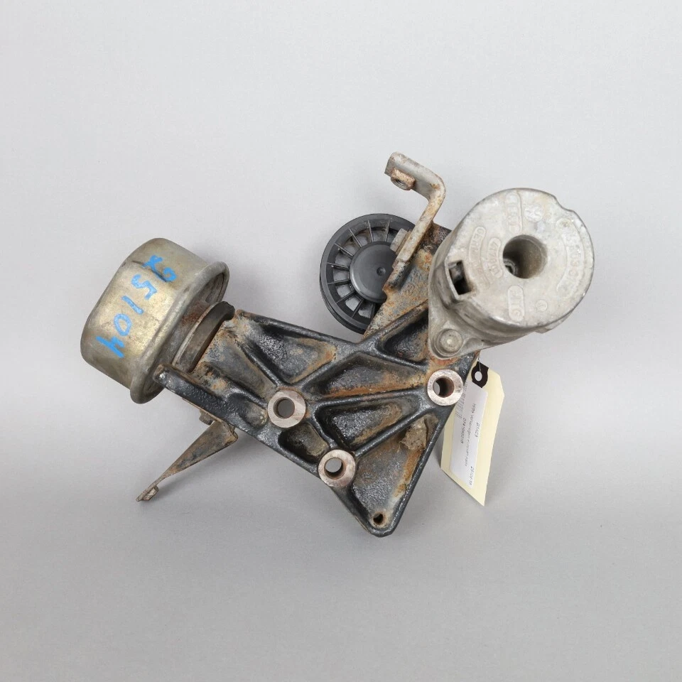 1993-1995 Volkswagen Eurovan 2.5 Alternator Bracket 074199201B OEM Used - Image 1 of 4