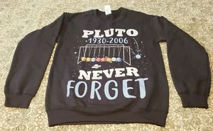 Pluto 1930-2006 Never Forget Sweatshit Sz Small - Picture 1 of 3