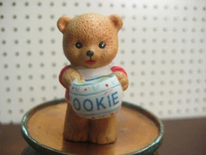 Figura de cerámica Cookie Snacking Bear Cub Bronson Bears of Distinction - Imagen 1 de 4
